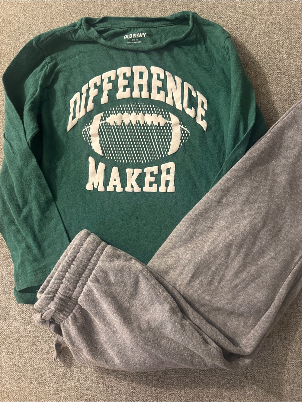 5/$15- Boy’s outfit size small